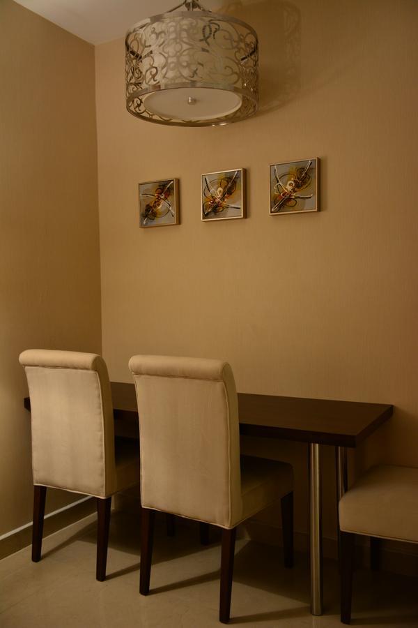 Home Inn Hotel Suites Αλ Κομπάρ Εξωτερικό φωτογραφία
