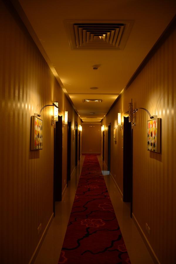 Home Inn Hotel Suites Αλ Κομπάρ Εξωτερικό φωτογραφία