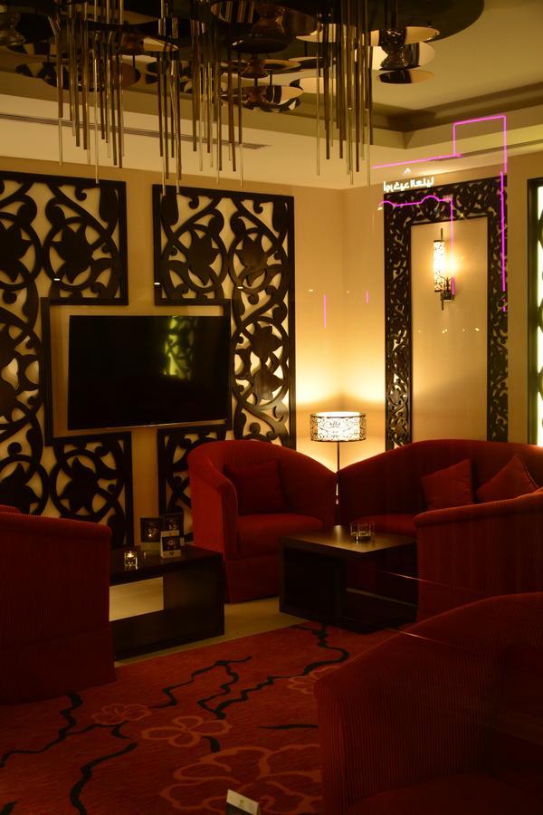Home Inn Hotel Suites Αλ Κομπάρ Εξωτερικό φωτογραφία