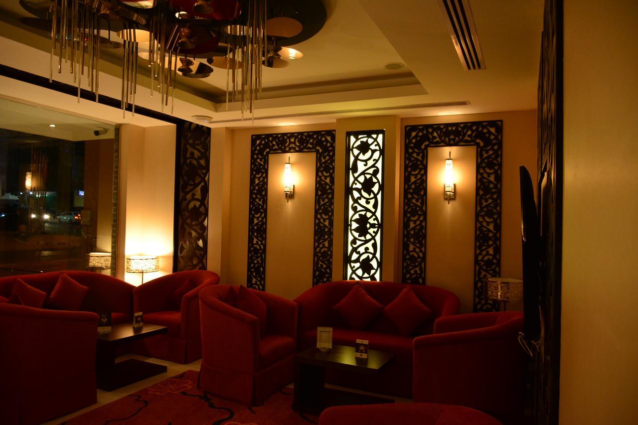 Home Inn Hotel Suites Αλ Κομπάρ Εξωτερικό φωτογραφία