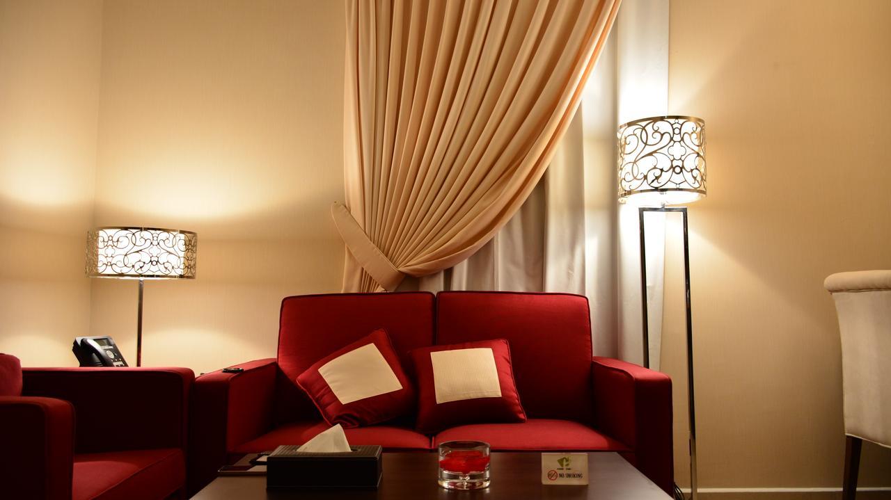 Home Inn Hotel Suites Αλ Κομπάρ Εξωτερικό φωτογραφία