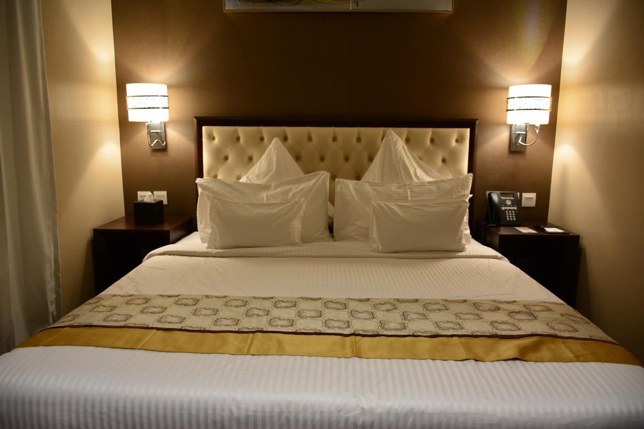 Home Inn Hotel Suites Αλ Κομπάρ Εξωτερικό φωτογραφία