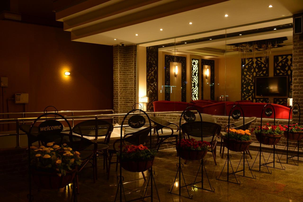 Home Inn Hotel Suites Αλ Κομπάρ Εξωτερικό φωτογραφία