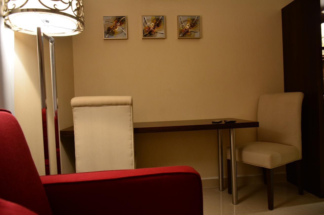Home Inn Hotel Suites Αλ Κομπάρ Εξωτερικό φωτογραφία