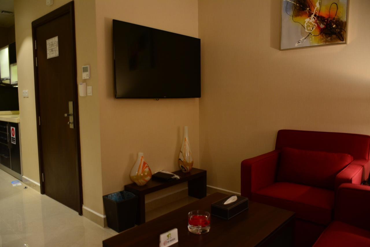 Home Inn Hotel Suites Αλ Κομπάρ Εξωτερικό φωτογραφία