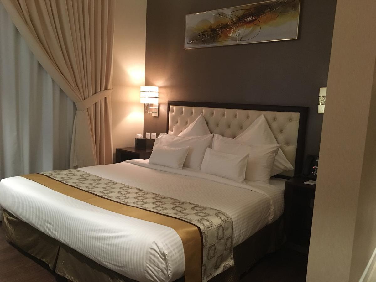 Home Inn Hotel Suites Αλ Κομπάρ Εξωτερικό φωτογραφία